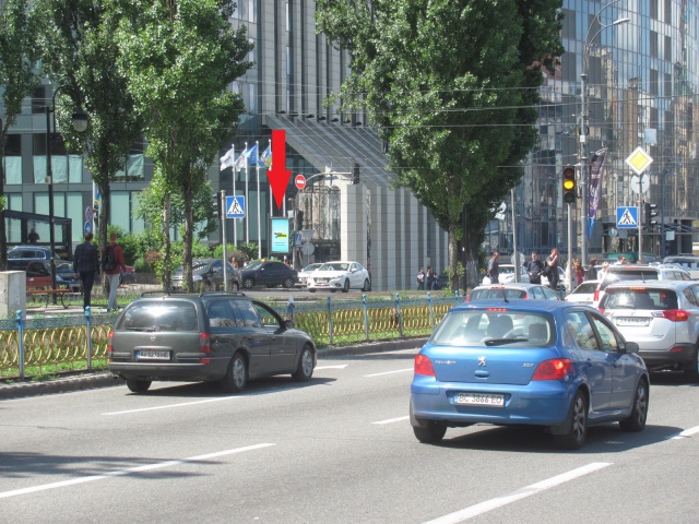 Ситилайт, Киев, Басейна вул, 17 (ТЦ Gulliver), на перетині з вул. Госпітальна, в напрямку Бессарабська пл.