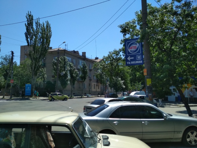 Холдер/Флаг, Бердянск, Праці пр. (парк Шмідта, центр, автобусна зупинка (по лівій стороні))