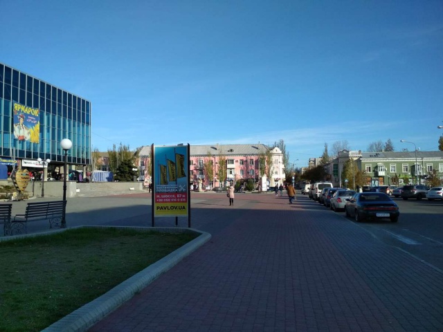 Пиллар, Бердянск, Італійська вул. (навпроти МПК зліва по ходу руху транспорта, біля с гот.Бердянськ)