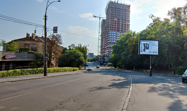 Led экран/Видеоборд, Киев, Коновальця Євгена (Щорса), 27 на світлофорі навпроти супермаркету "Сільпо"