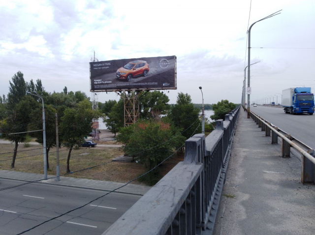 Суперсайт/Мегаборд, Дніпро, Кайдацький міст/Кайдакский мост, поток движения на левый берег, в сторону ТРЦ "Караван"