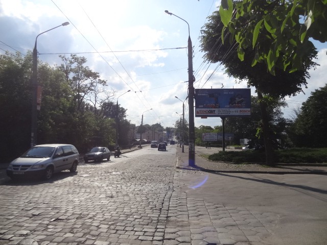 Билборд/Щит, Черновцы, Центр, вул. Руська, 79-Зелена, ринок, в центр, великий транспортний потік