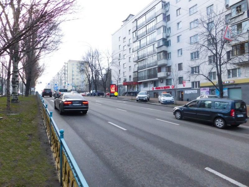 Скролл/Ситилайт, Киев, Лесі Українки бульв. 22, світлофор, рух в напрямку ст. м. "Печерська"