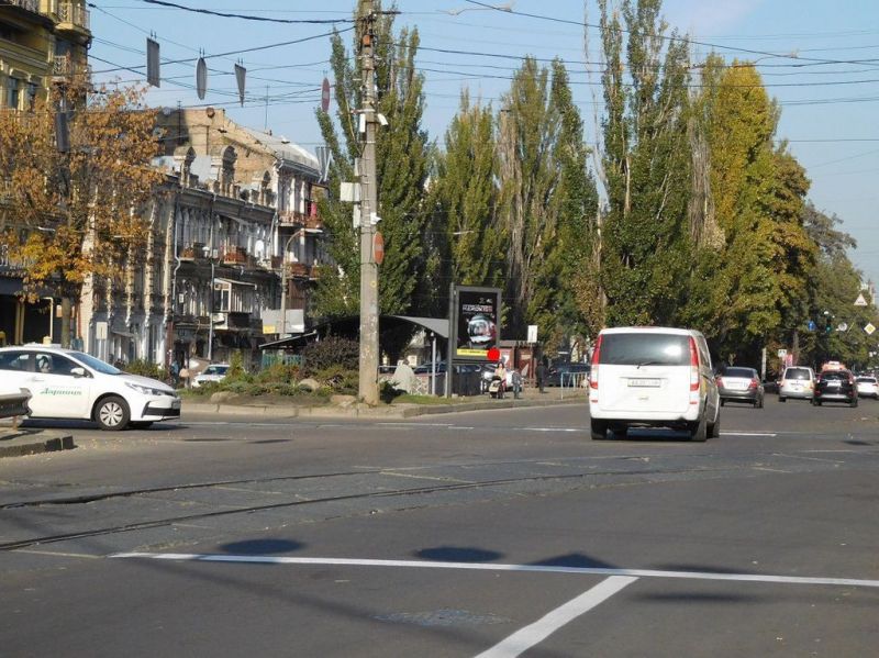 Скролл/Ситилайт, Киев, Верхній Вал вул. 12/28, на світлофорі, рух в напрямку ст.м. "Контрактова Площа"