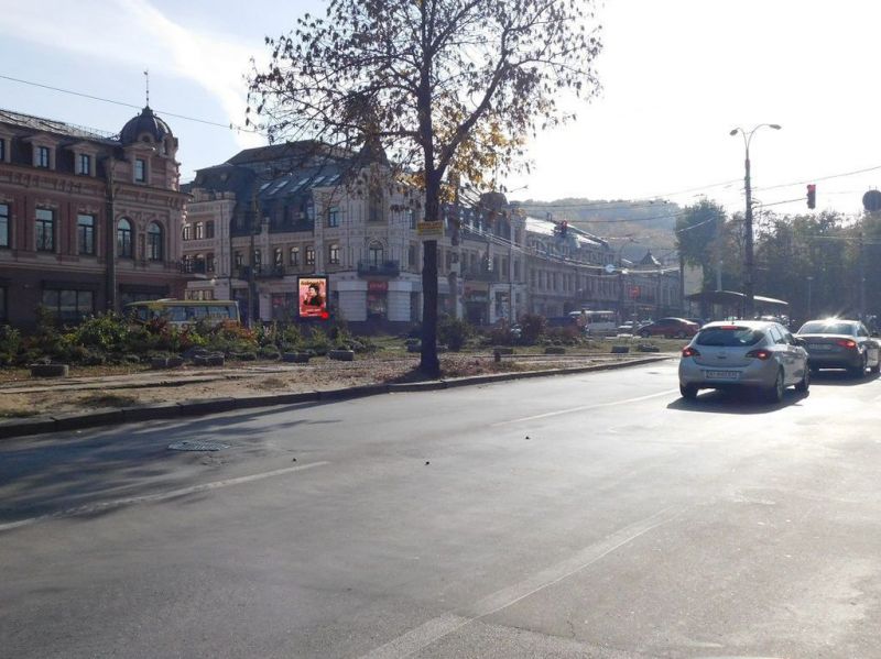 Скролл/Ситилайт, Киев, Верхній Вал. 12/28, руз в напрямку вул. Воздвиженська