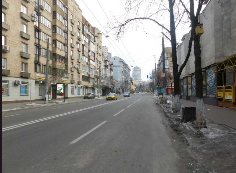 Скролл/Ситилайт, Киев, Січових Стрільців (Артема) вул. 32-38, світлофор, біля супермаркету Сільпо, рух в напрямку Львівська пл.