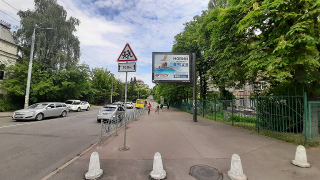 Скрол/Сітіборд, Київ, Овруцька, 28/1 / Делегатський провулок (світлофор)
