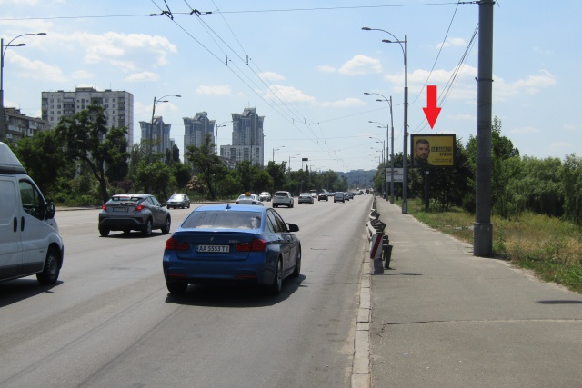 Скролл/Ситиборд, Киев, Соборності (Возз'єднання) просп., (АТБ-Маркет, Приват Банк, навпроти МакДональдз), в напрямку міст Патона, центр