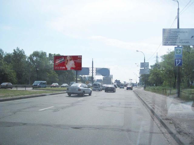 Билборд/Щит, Киев, Богатирська вул., 3 (розподільча смуга, на Петрівку, завод "Оболонь")