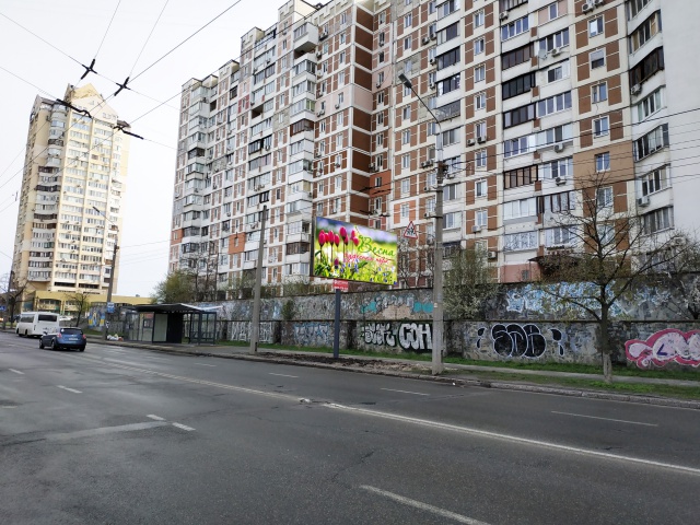 Білборд/Щит, Київ, В. Івасюка просп.60 (Героїв Сталінграда) (Ощадбанк, Бджілка маркет, Державна податкова інспекція в Оболонському районі), в напрямку Північна вул.