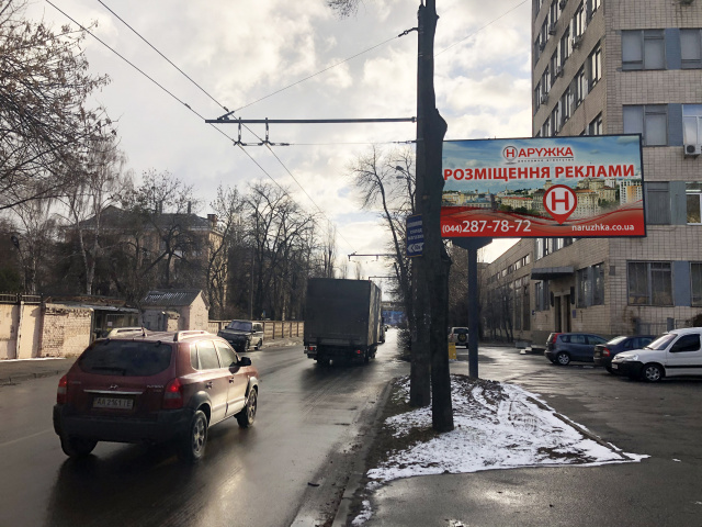 Білборд/Щит, Київ, Теодора Дячуна вул.(Нестерова) (Київський національний економічний університет ім. Вадима Гетьмана, АЗС Amic, Аваль), 130 м до перетину з Перемоги просп.
