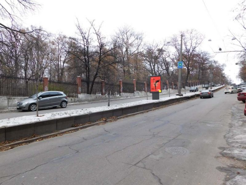 Скролл/Ситилайт, Киев, Гетьмана Скоропадського вул. 27 на розподільчій смузі - вул. Паньківська, рух в напрумку центру