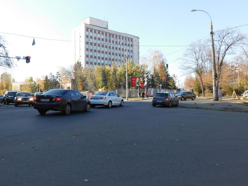 Скролл/Ситиборд, Киев, Богдана Гаврилишина вул. /вул. Маршала Рибалко, на світлофорі