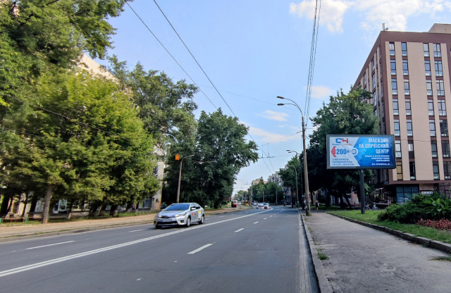 Скролл/Ситиборд, Киев, Кирилівська (Фрунзе), 123 в напрямку руху до центру міста