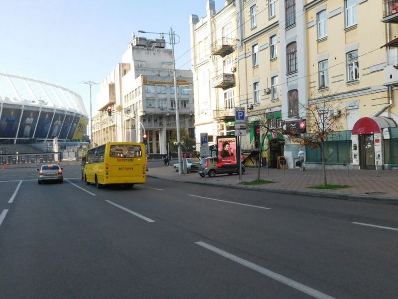 Скролл/Ситилайт, Киев, Еспланадна вул. 34/2, світлофор, Палац Спорту, рух в напрямку центру