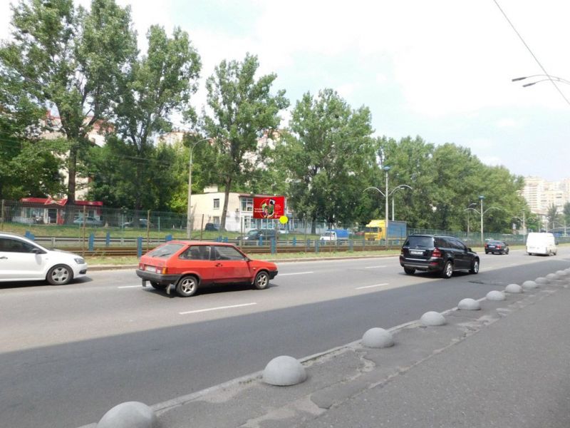 Билборд/Щит, Киев, Гузара Любомира пр-т 6 (Комарова пр-т 6), уні-т "НАУ", рух в напрямку Гарматна вул.