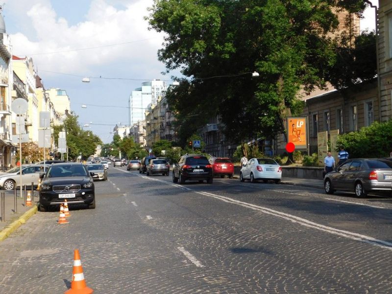 Скролл/Ситилайт, Киев, Хмельницького Богдана вул. 37, світлофор, рух в напрямку ст. м. "Золоті Ворота"