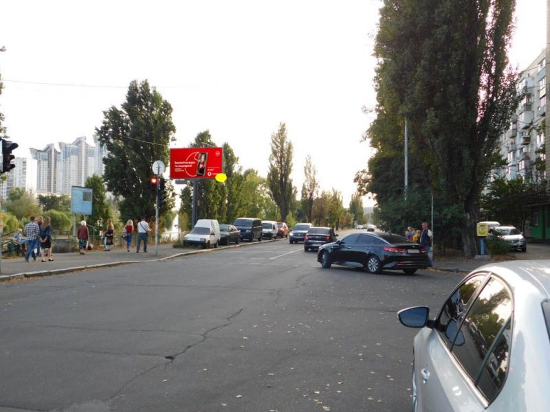 Билборд/Щит, Киев, Шамо Ігоря вул. 1, світлофор, поруч супермаркет "Фора", рух в напрямку  Русанівської наб.