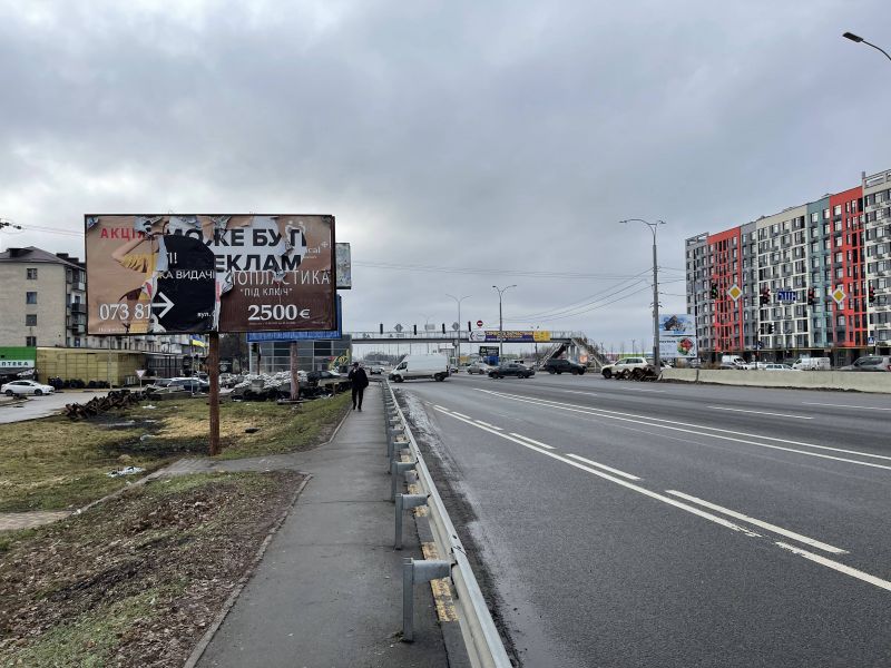 Білборд/Щит, Траси, а/д М-05 Киев-Одесса , на світлофорі Чабани , зупинка громад транспорту