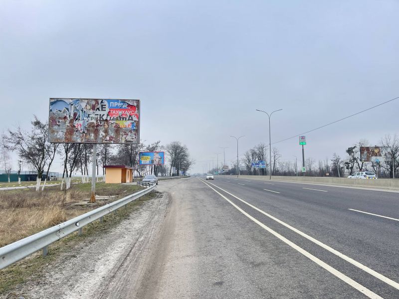 Білборд/Щит, Траси, а/д М-05 Киев-Одесса , Перед АЗС КЛО , на зупинці громад транспорту