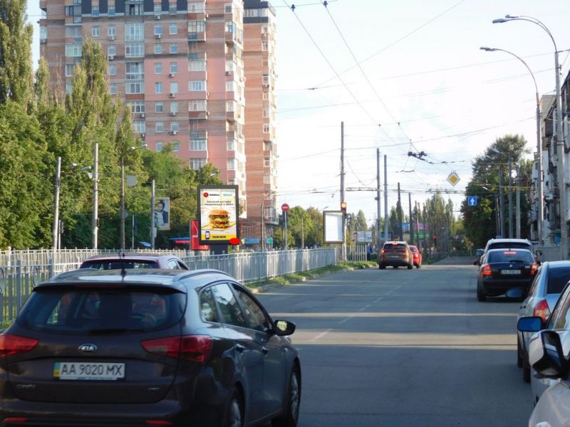 Скролл/Ситилайт, Киев, Святослава Хороброго вул. 5 (Народного ополчення вул. 5), світлофор