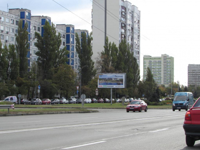 Билборд/Щит, Киев, Братиславська, 4 (на розподілювачі), за 250 метрів руху до (М)"Чернігівська",ліворуч
