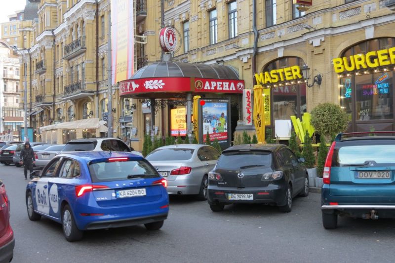 Скролл/Ситилайт, Киев, Бессарабська площа біля буд. 1/3 №2, Арена Сіті, рух в напрямку бул. Л.Українки