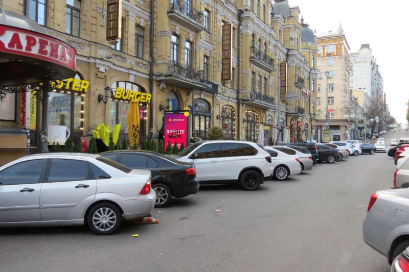 Скролл/Ситилайт, Киев, Бессарабська площа біля буд. 1/3 №2, Арена Сіті, рух в напрямку бул. Т. Шевченко