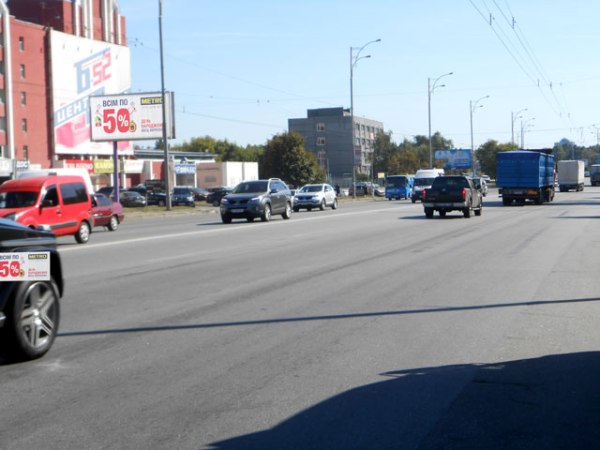 Ролер/Призматрон, Київ, вул. Братиславська 52, (Б), ТЦ "Б-52", у бік "Епіцентру" метро Чернігівське, ринок Юність