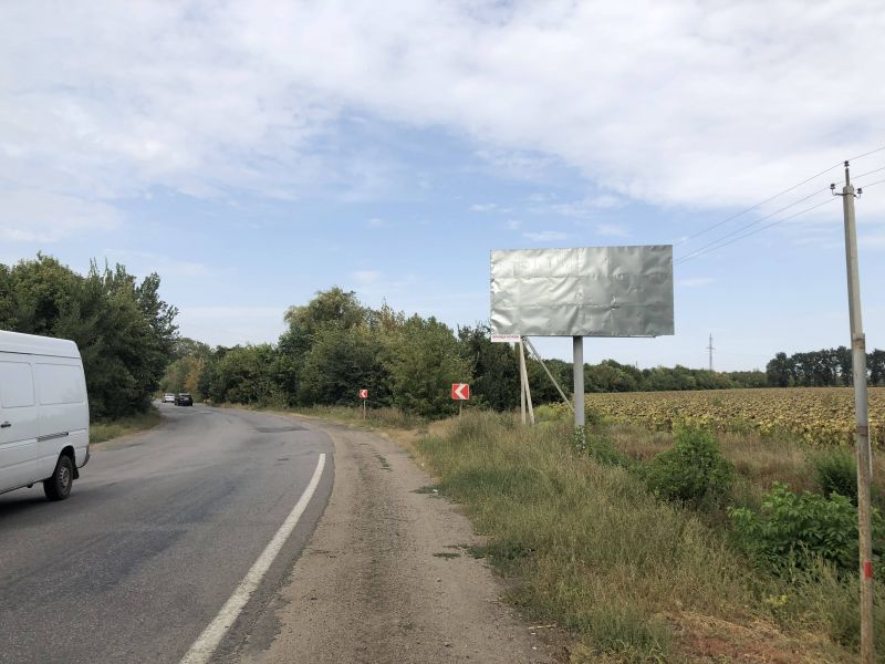 Билборд/Щит, Первомайск (Ник. обл.), #7. Двосторонній біг-борд 3*6. Встановлений на трасі Миколаїв-Первомайськ за 100 м. перед заправкою WOG. 7А зі сторони Миколаєва; 7Б зі сторони Первомайська.