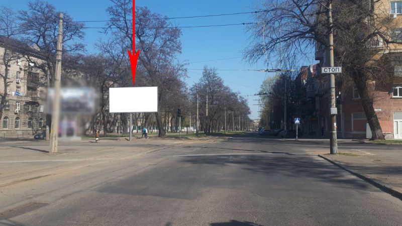 Билборд/Щит, Днепр, s170A,просп. Пушкіна - вул. Юрія Савченка, на світлофорі, рух в сторону просп. О Поля (Кірова)