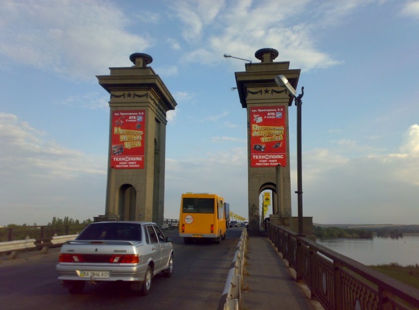Реклама на мостах, Кременчук, Крюковский мост
