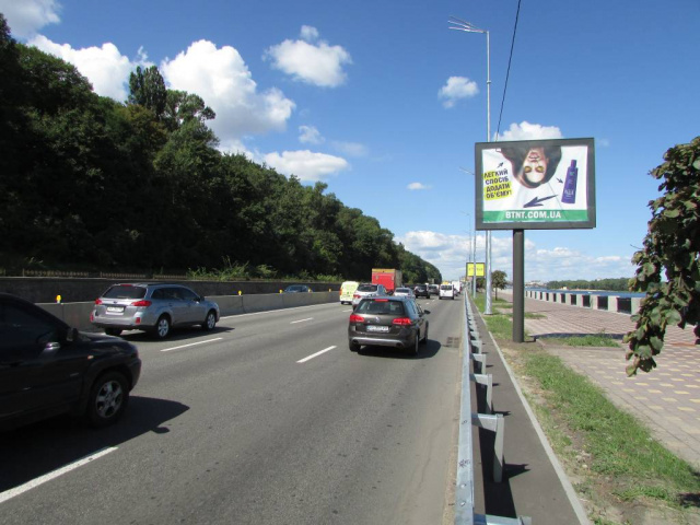 Скролл/Ситиборд, Киев, Набережне шосе (1),(за 1600 метрів до Паркового мосту по ходу від мосту Метро)
