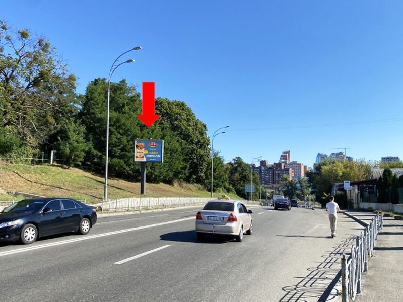 Білборд/Щит, Київ, Брожка вул. (колиш. Кіровоградська вул.) / вул. Ізюмська, на світлофорі, в сторону вул. Грінченка