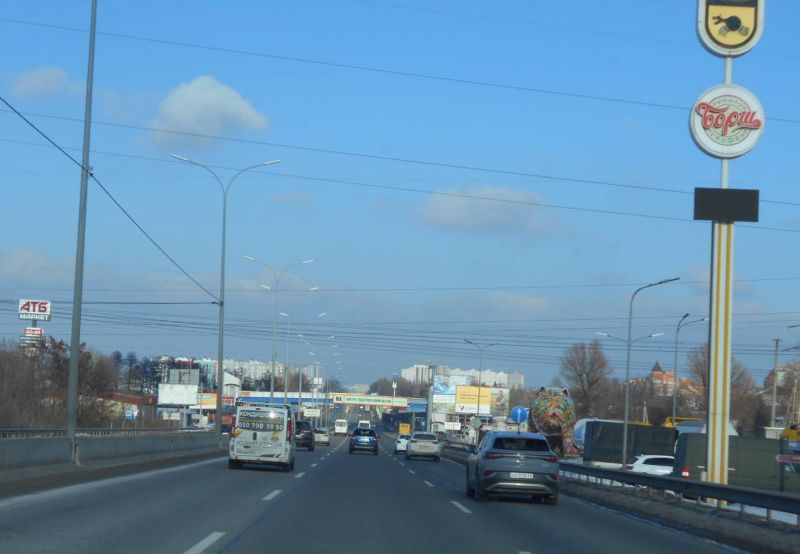 Билборд/Щит, Трассы, с. Чабани, траса М-05 Київ-Одеса, км 16+630 право, заїзд до АТБ Маркету, біля автобусної зупинки, за 170м до заїзду на  АЗС Marshal, через 160м після АЗС КЛО