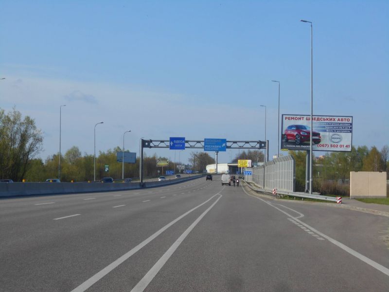 Билборд/Щит, Трассы, смт. Глеваха, траса М-05 Київ-Одеса, км 25+720 право, зупинка "Кільцева", навпроти ресторану "Griliata", за 110м до розв'язки на м. Васильків, через 400м після повороту на вул. Шевченко