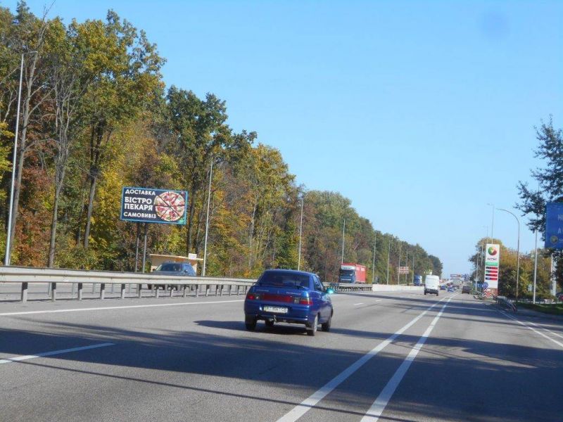 Билборд/Щит, Трассы, смт. Калинівка, траса М-05 Київ-Одеса, км 30+400 право, навпроти АЗС АМІК, автобусна зупинка "ст. Зоря", через 500м після з'їзду на вул. Залізнична