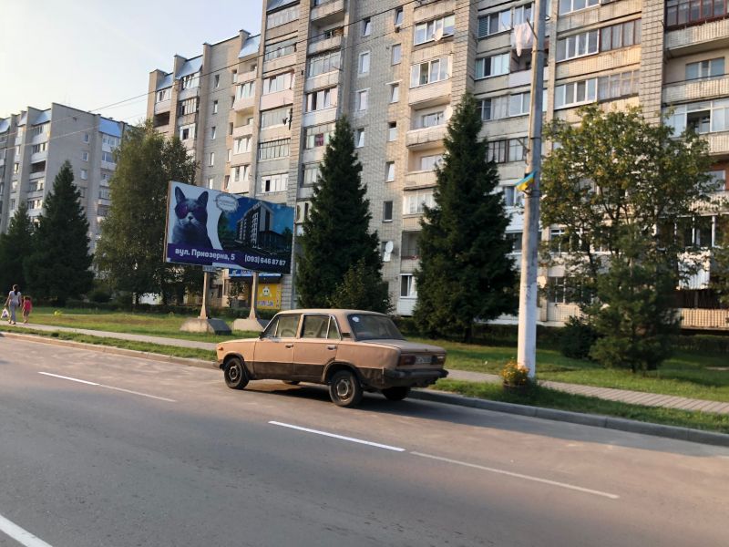 Билборд/Щит, Новояворовск, вул.Бандери 7 (ТЦ Галичина)