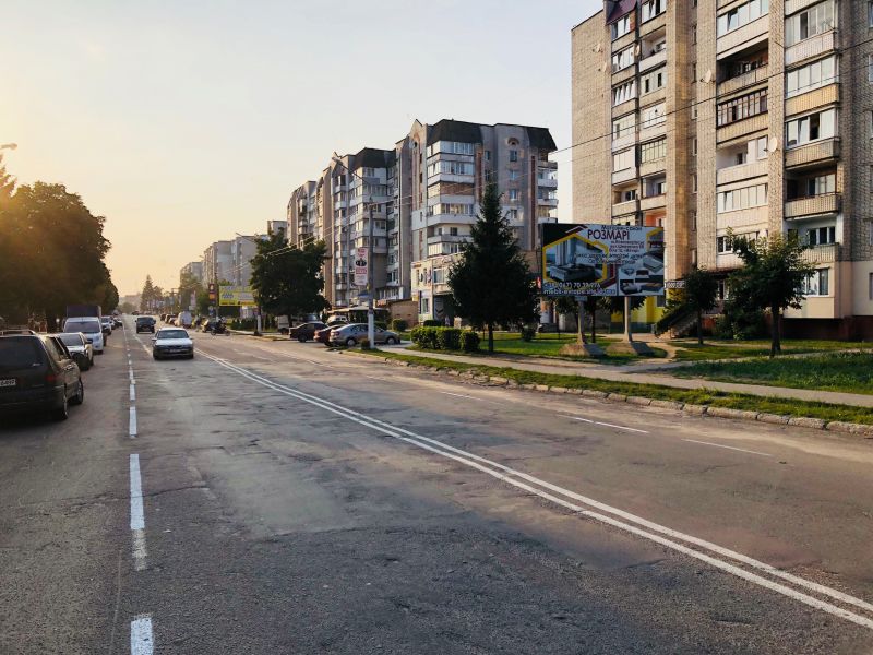Білборд/Щит, Новояворівськ, вул.Бандери 19 (Магазин 1000 дрібниць)