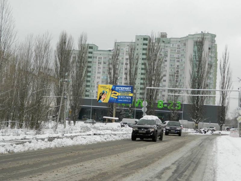 Білборд/Щит, Київ, Петропавлівська Борщагівка,  на перехр. з вул. І. Багряного/вул. Зв'язківців та вул. Антонова (маг. "NOVUS")