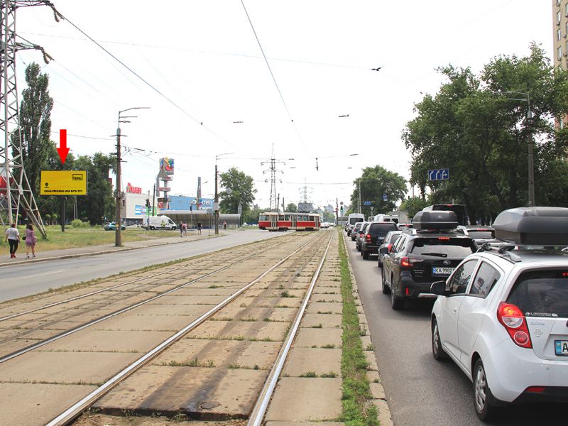 Білборд/Щит, Київ, Хоткевича вул. - пр. Гагаріна, біля ТРЦ "Проспект", супермаркету "Ашан", на світлофорі, в сторону пр. Гагаріна