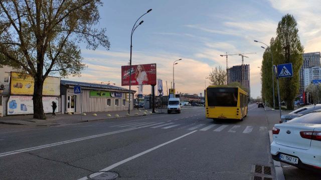 Білборд/Щит, Київ, Здолбунівська вул., 7а (супермаркет "NOVUS", автосалон "Subaru", "Skoda"  до  Дніпровської набережної вул.)