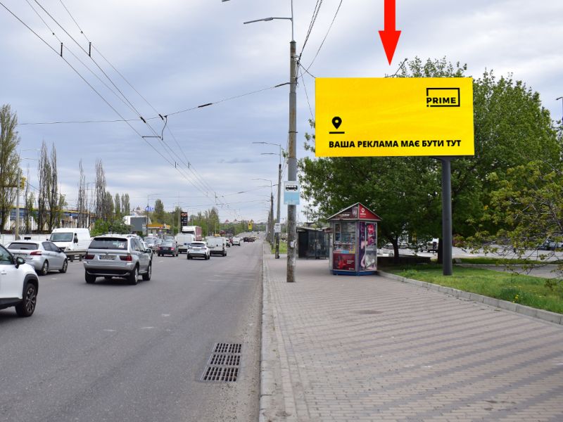 Led екран/Відеоборд, Київ, Лугова вул. - Сім'ї Кульженків вул. (колиш. Дегтяренка вул.), біля ТРЦ "Караван", на світлофорі, в сторону Богатирської вул., (ролик 10 сек, 1 вихід/1,5 хвилини)