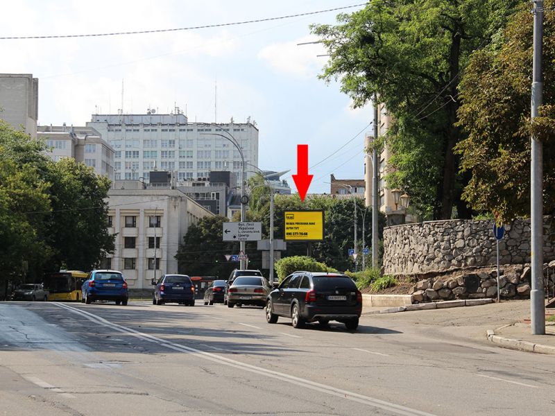 Led екран/Відеоборд, Київ, Старонаводницька вул., 1/45 / вул. Алмазова (колиш. вул. Кутузова), на світлофорі, в центр, (ролик 10 сек, 1 вихід/1,5 хвилини)