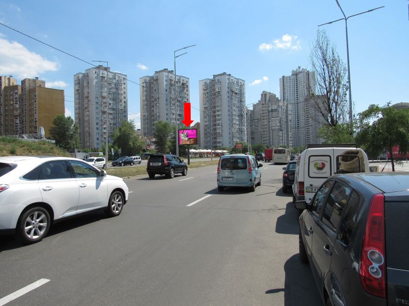 Led екран/Відеоборд, Київ, Дніпровська набережна вул., 49 - вул. Ахматової, роздільник, біля ТРЦ "River Mall", світлофор, в бік пр. Бажана, (ролик 10 сек, 1 вихід/3 хвилини)