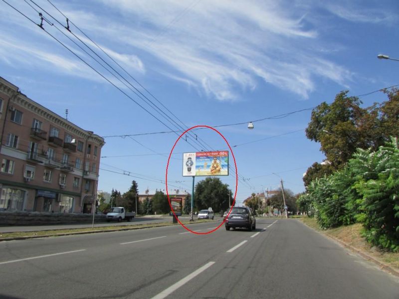 Билборд/Щит, Полтава, Небесної Сотні вул. (Леніна) (разп.смуга) (в центр)
