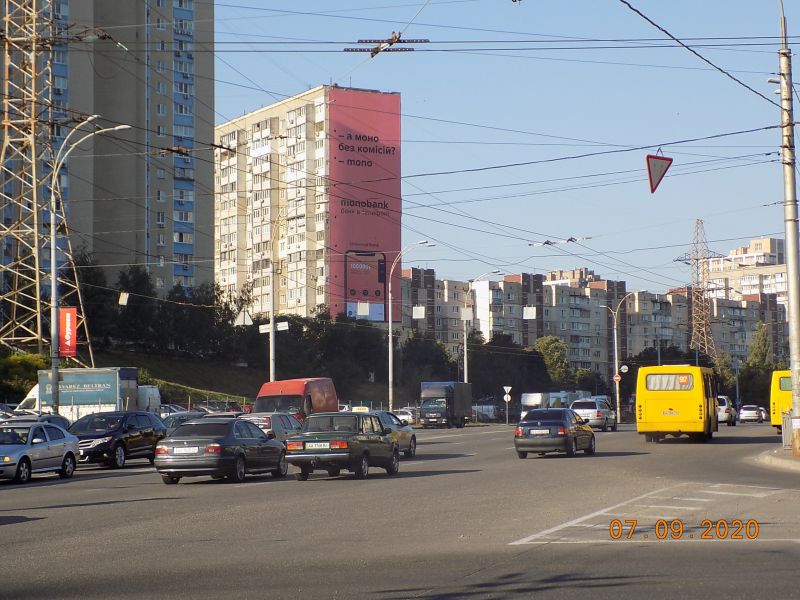 Реклама на фасадах/Брандмауэр, Киев, Правди просп. 31 (у напрямку  ТРЦ Retroville)