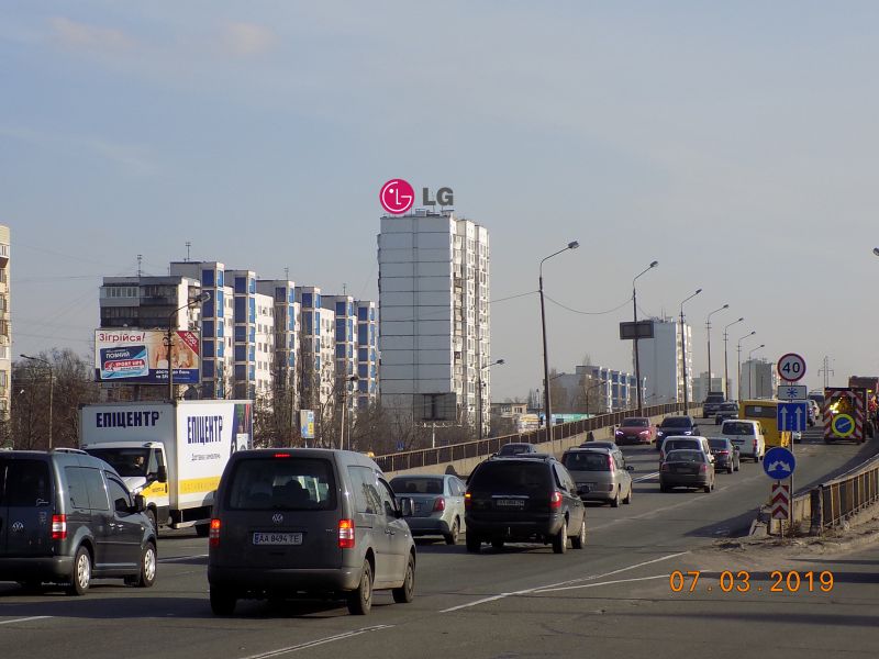 Крышная конструкция, Киев, Братиславська вул. 22 (ліве крило будинку)