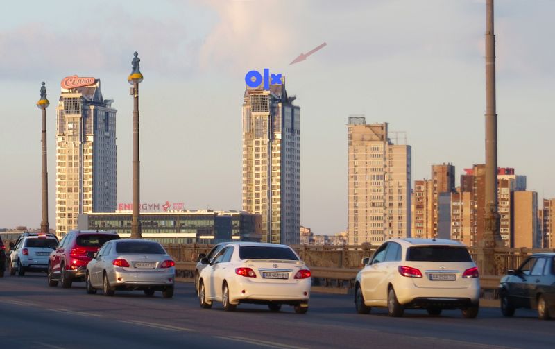 Крышная конструкция, Киев, Дніпровська набережна, 1-Б (біля мосту Патона)