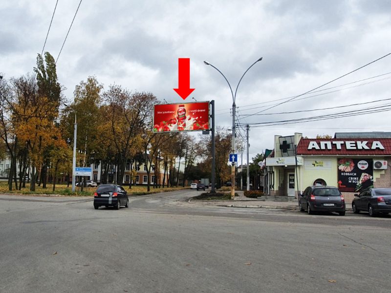 Ролер/Призматрон, Суми, Бандери вул. (кол. Баумана вул.) - Іллінська вул., Автовокзал, магазин "Ambar"